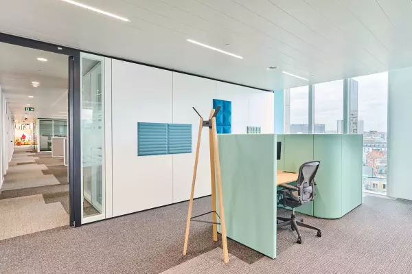 Focus workstation Beobank Focus workstation with acoustic walls